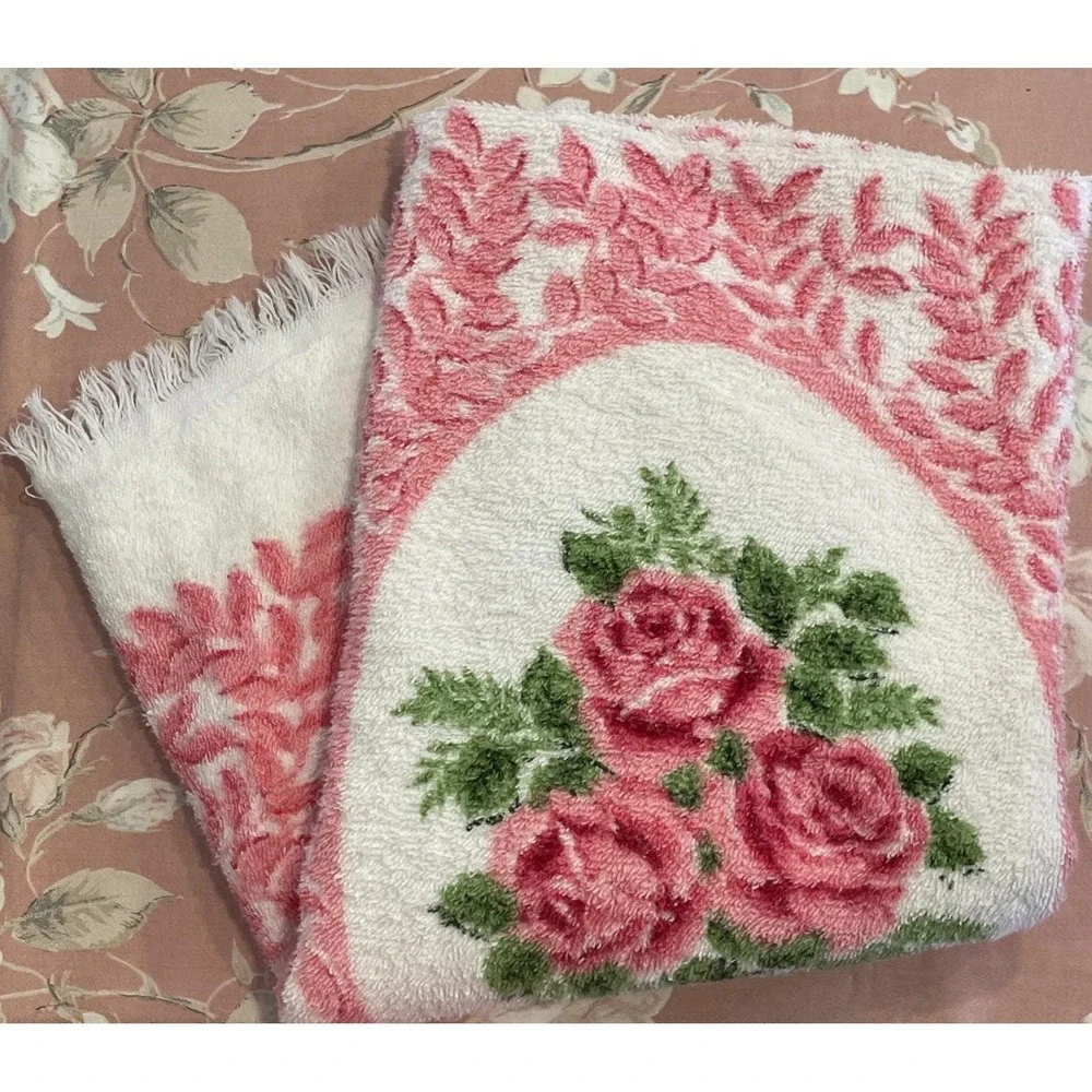 Vintage 70s Cannon Royal Family Three Roses Bath Towel Fringe Pink Retro Mod